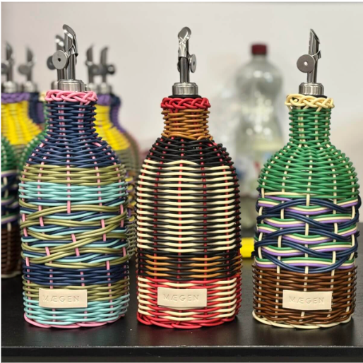 Oil pourer