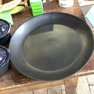 Plat noir rond